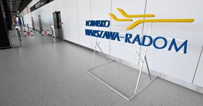 W sierpniu Lotnisko Warszawa-Radom obsłużyło mniej podróżnych niż przed rokiem